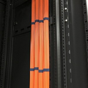 Hyperline CDV-150x9-42U-RAL9005 Перфорированный вертикальный кабельный организатор-лоток 150х9 мм, высотой 1868 мм, для шкафа высотой 42U, черный Hyperline CDV-150x9-42U-RAL9005 Перфорированный вертикальный кабельный организатор-лоток 150х9 мм, высотой 1868 мм, для шкафа высотой 42U, черный